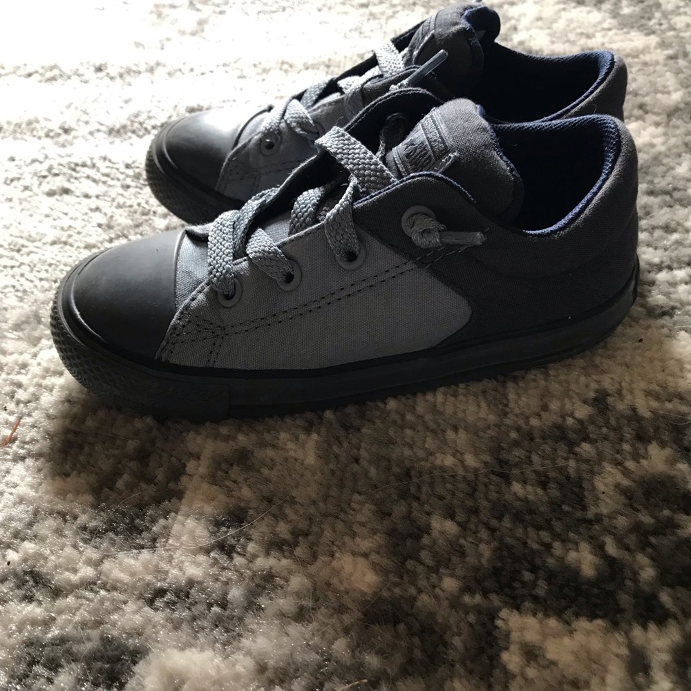Converse sneakers size 10 Toddler
